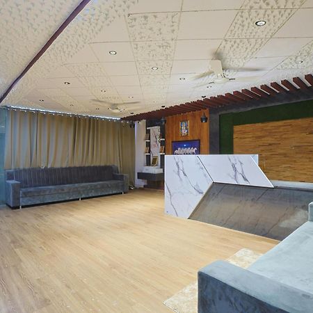 Hotel Monville Group Вадодара Экстерьер фото