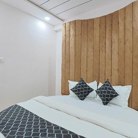 Hotel Monville Group Вадодара Экстерьер фото
