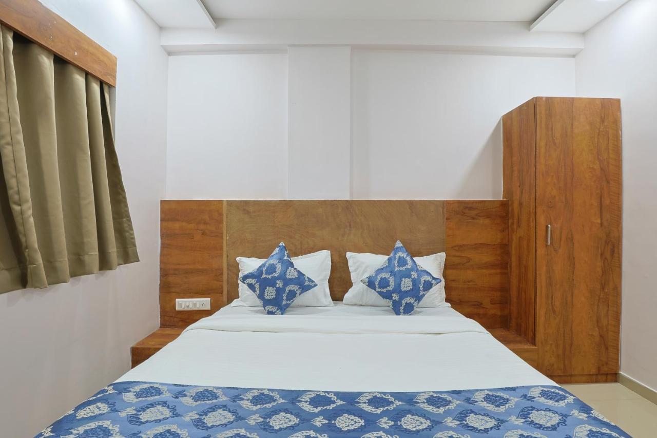Hotel Monville Group Вадодара Экстерьер фото