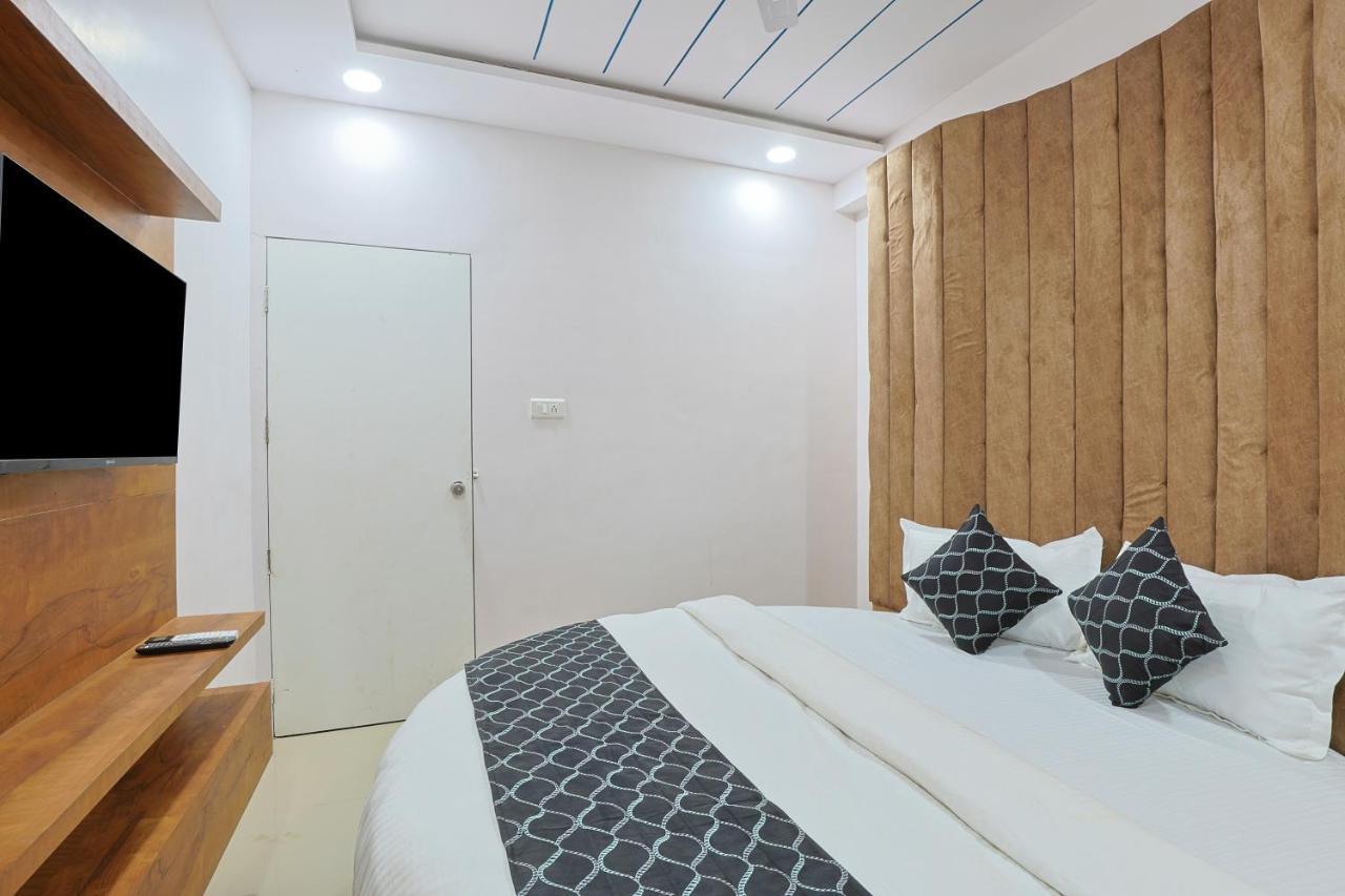 Hotel Monville Group Вадодара Экстерьер фото