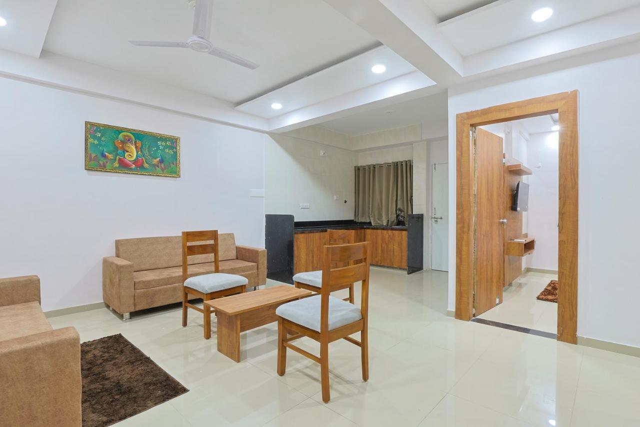 Hotel Monville Group Вадодара Экстерьер фото