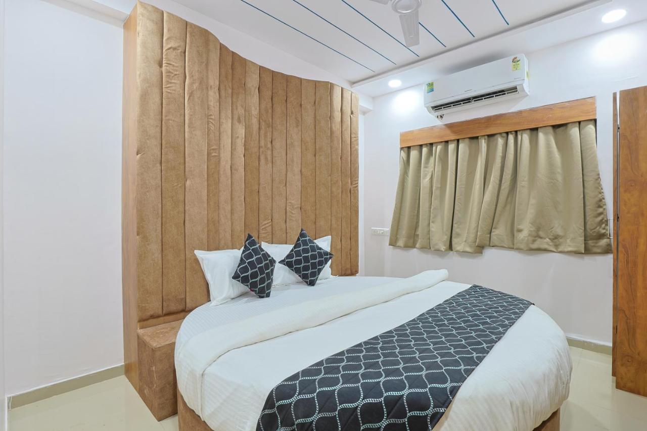 Hotel Monville Group Вадодара Экстерьер фото
