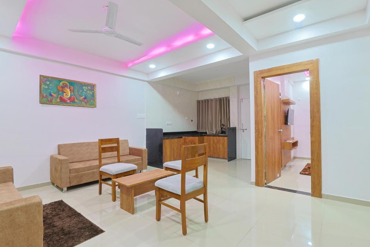 Hotel Monville Group Вадодара Экстерьер фото