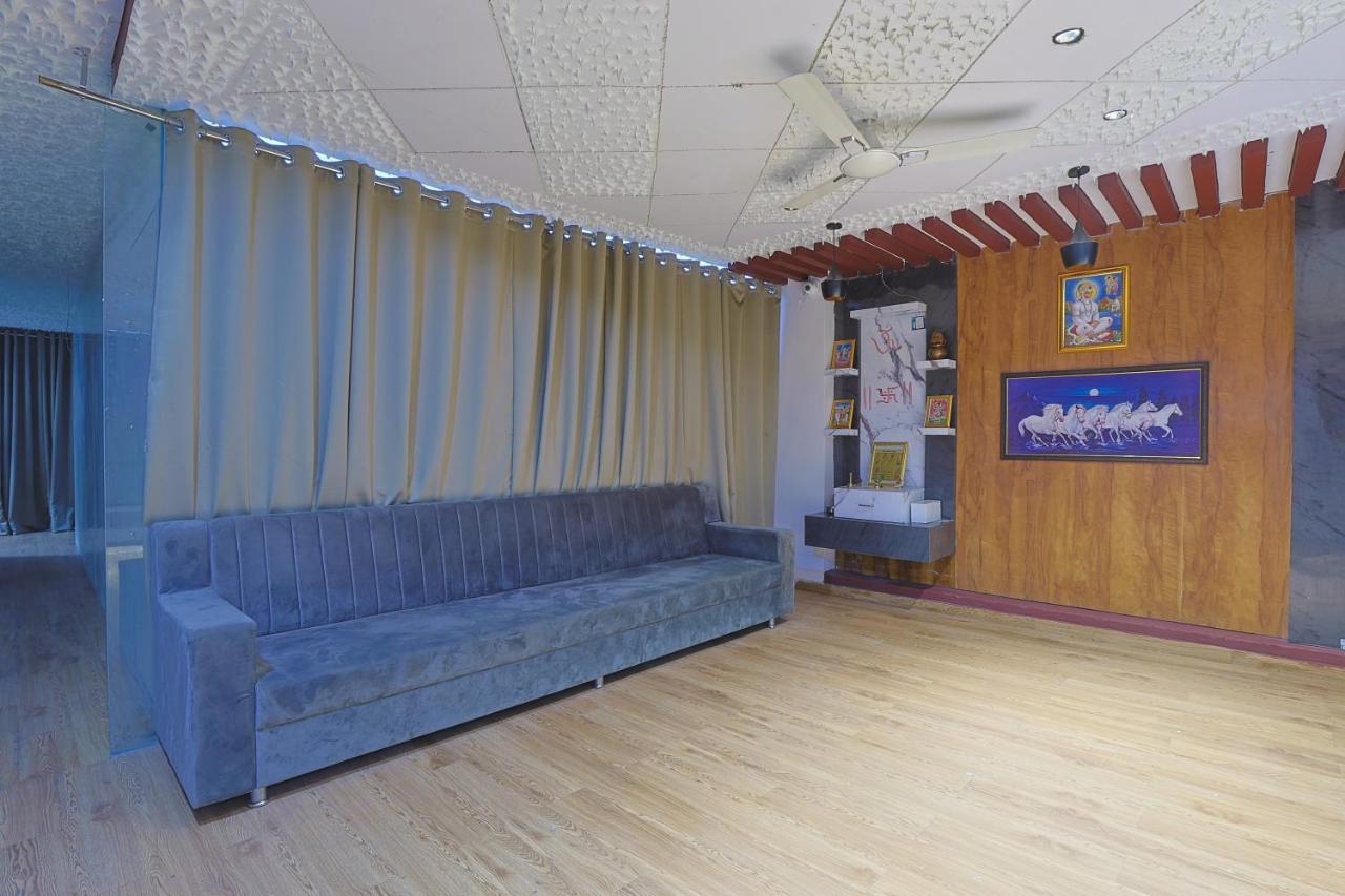 Hotel Monville Group Вадодара Экстерьер фото