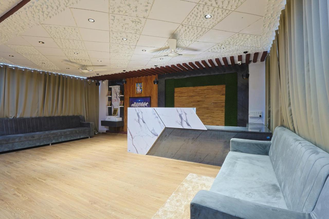 Hotel Monville Group Вадодара Экстерьер фото
