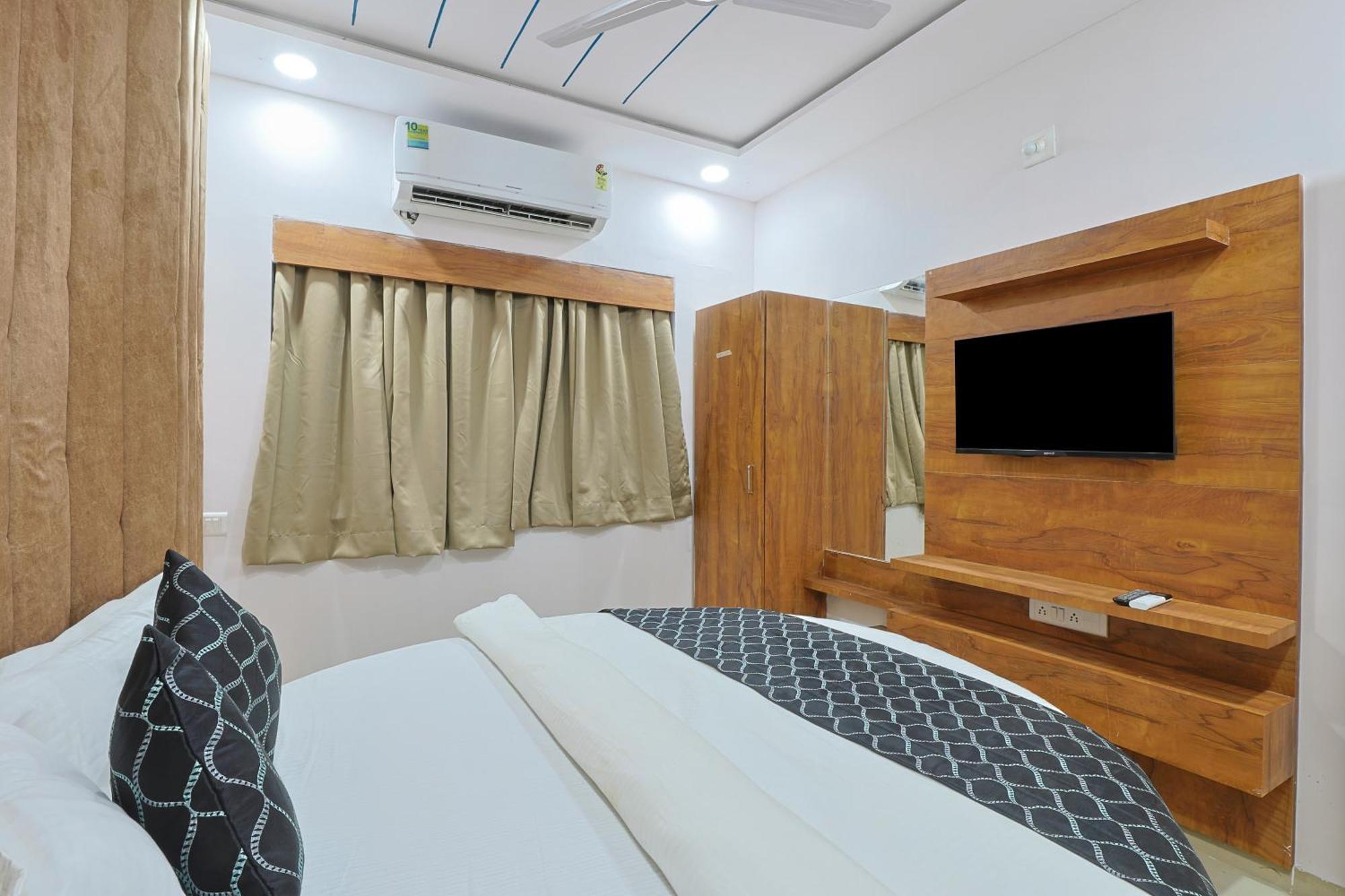 Hotel Monville Group Вадодара Экстерьер фото
