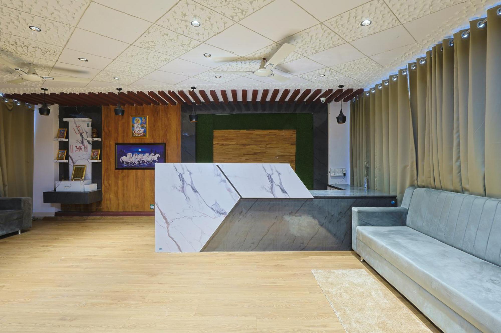 Hotel Monville Group Вадодара Экстерьер фото